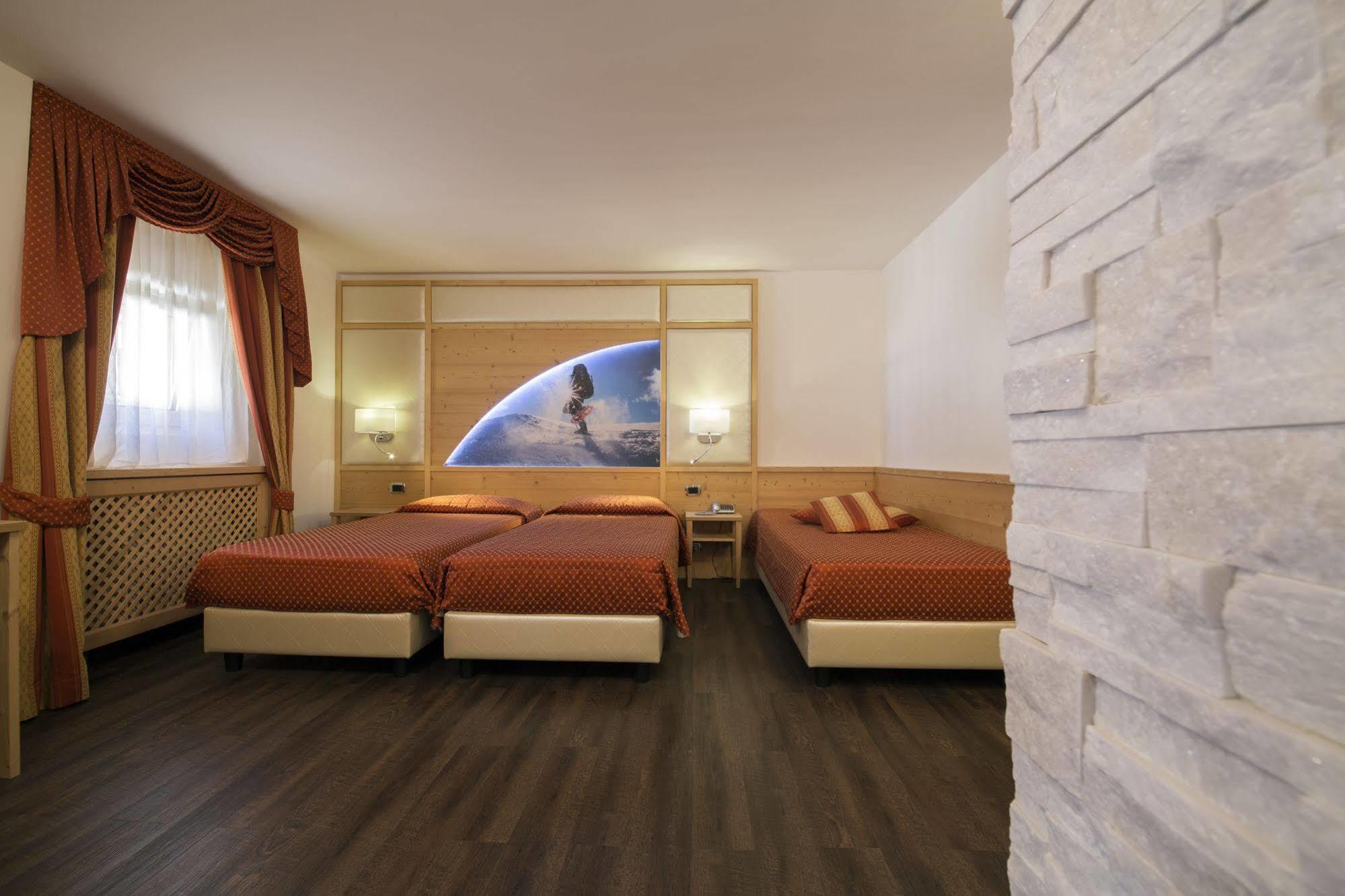 Hotel Touring Predazzo Exteriér fotografie