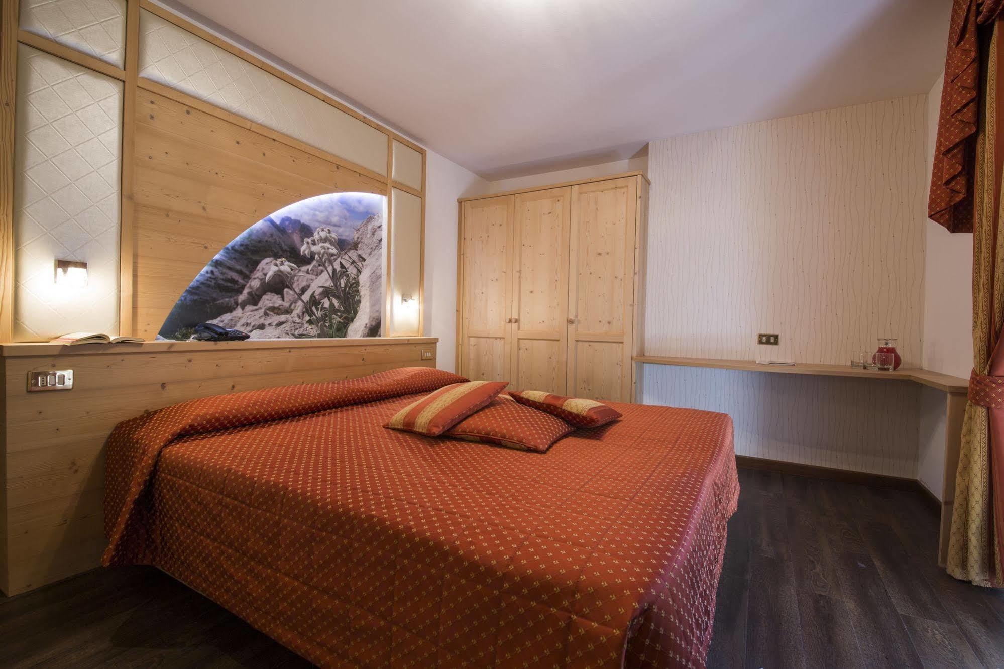 Hotel Touring Predazzo Exteriér fotografie