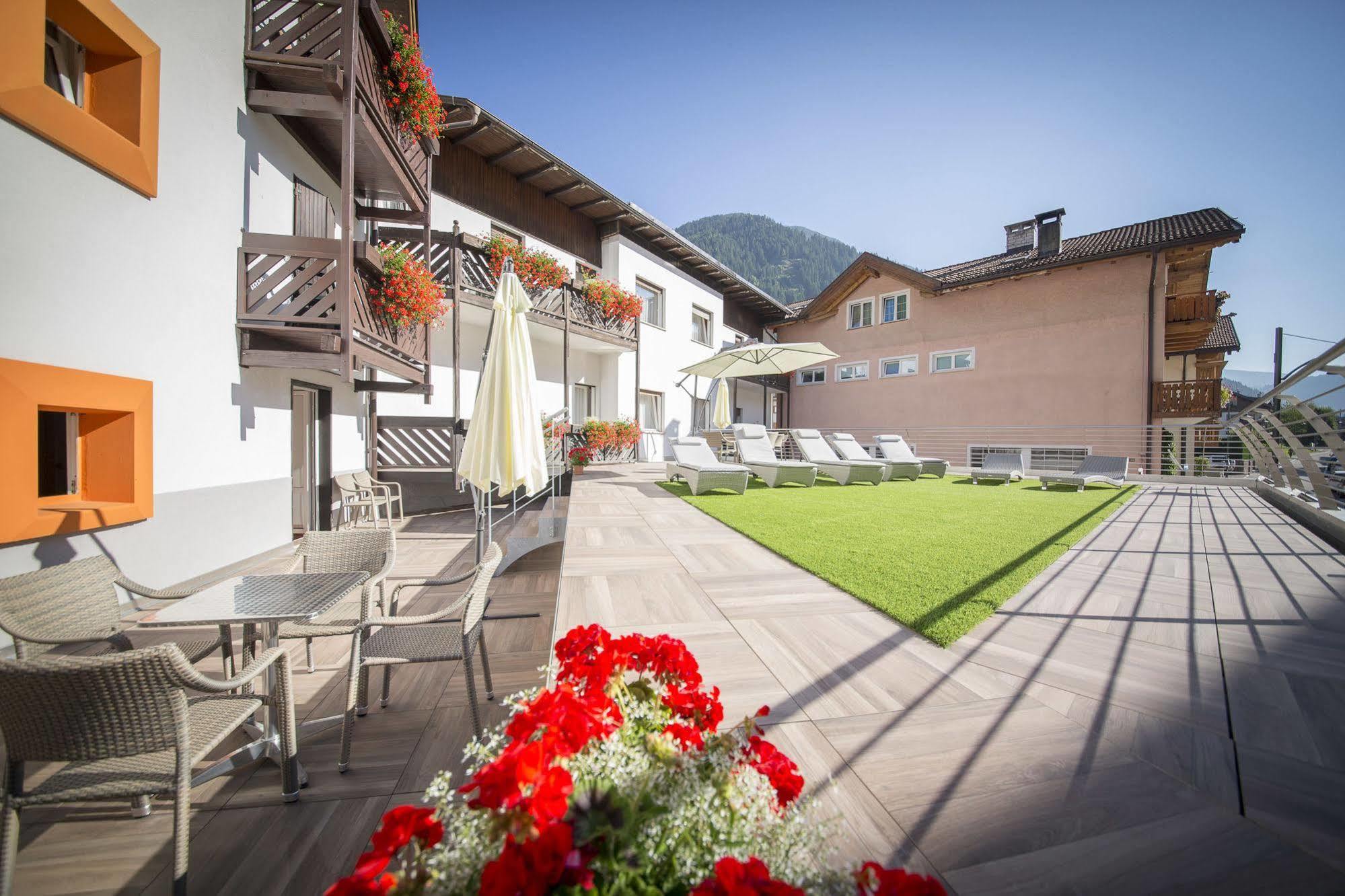 Hotel Touring Predazzo Exteriér fotografie